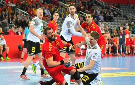 Стоилов во фан зоната: Сите во соблекувалната ме тешеа како мало дете (Видео)