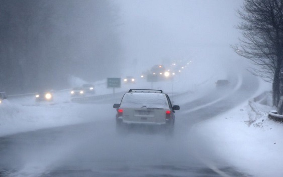 ФОТО: Снегот повторно „изненади“ во јануари, неколку сообраќајки