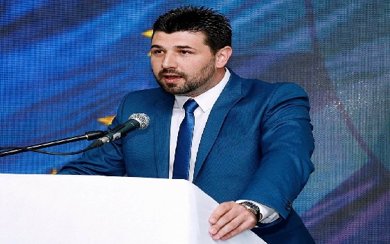 Функцијата пратеник е личен избор а не кралска титула!