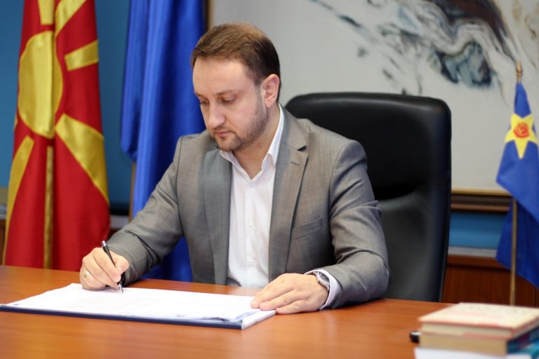 СДСМ: ЧЕСТИТКА НА КИРАЦОВСКИ ДО ВЛАШКАТА ЗАЕДНИЦА: ЗАЕДНО, СЛОБОДНО, СО МЕЃУСЕБНА ПОЧИТ И РАЗБИРАЊЕ ЧЕКОРИМЕ КОН ПОДОБРА ИДНИНА