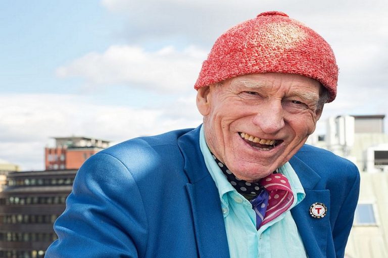 ОЛАВ ТОН- МИЛИЈАРДЕРОТ ШТО САМ СИ ГИ КРПИ ЧОРАПИТЕ