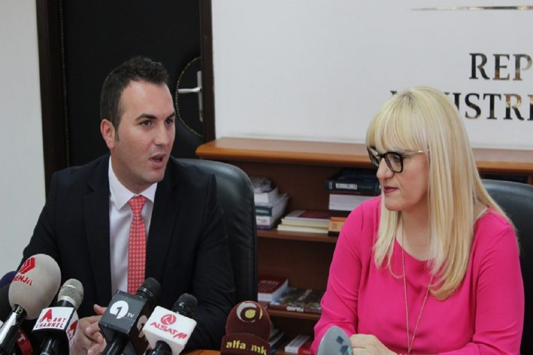 АРБЕР АДЕМИ ЈА ПРЕЗЕДЕ МИНИСТЕРСКАТА ФУНКЦИЈА