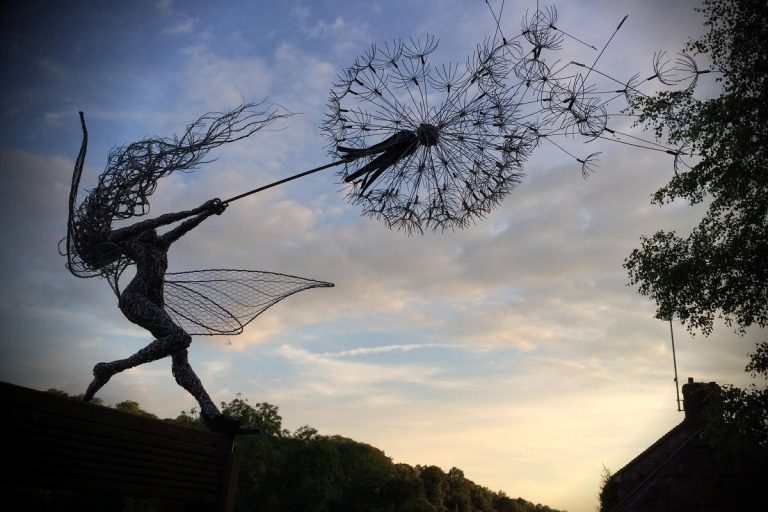 ПРОДАВНИЦА НА ЖЕЛБИ