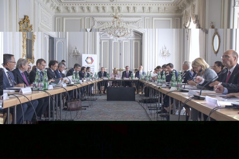 ВИЦЕПРЕМИЕРОТ АНЃУШЕВ И МИНИСТЕРОТ МАНЧЕВСКИ ВО ВИЕНА НА СРЕДБА НА МИНИСТРИ ЗА ЕКОНОМИЈА ОД БЕРЛИНСКИОТ ПРОЦЕС