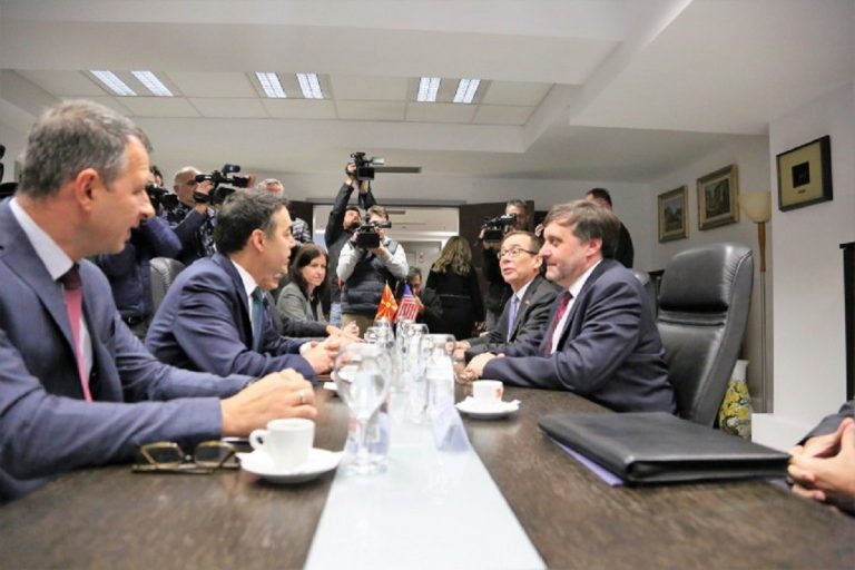 ДИМИТРОВ СЕ СРЕТНА СО ПОМОШНИК ДРЖАВНИОТ СЕКРЕТАР НА САД МЕТЈУ ПАЛМЕР