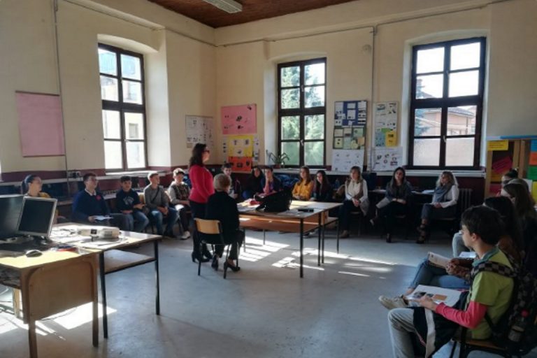 ДЕЦАТА И НАСТАВНИЦИТЕ СЕ ЕДУЦИРАА ЗА ОБЛИЦИТЕ НА СЕМЕЈНО НАСИЛСТВО