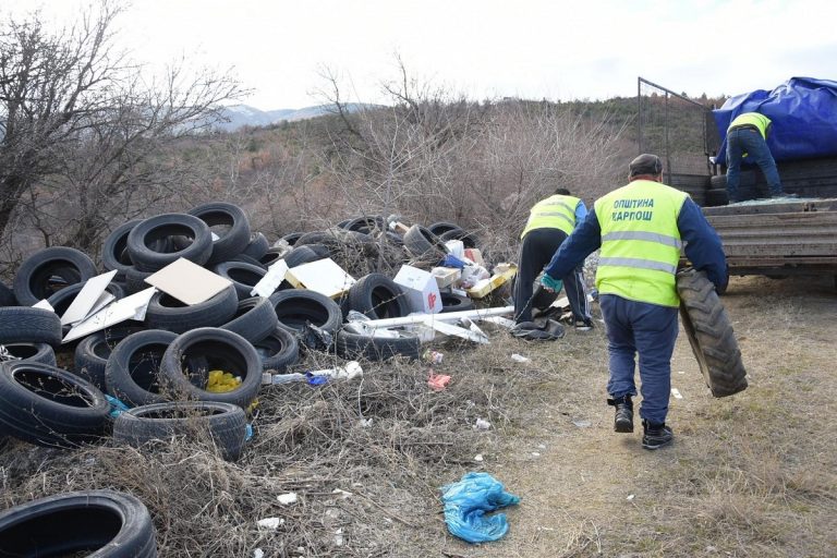КАРПОШ ВО АКЦИЈА: РАСЧИСТЕНА ДЕПОНИЈА ОД ГУМИ ЗА ГРЕЕЊЕ
