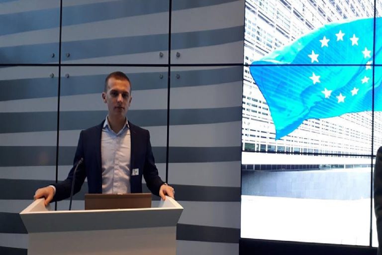 СЛАБ И НЕЕФЕКТИВЕН МЕНАЏМЕНТ!