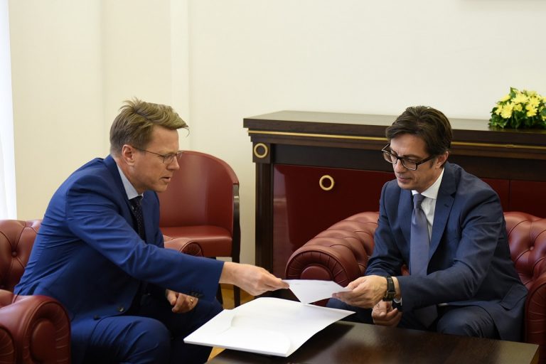 ЖБОГАР  И ПЕНДАРОВСКИ:  МАКЕДОНИЈА Е ЕДИНСТВЕНА ФУНКЦИОНАЛНА ДЕМОКРАТИЈА ВО РЕГИОНОТ