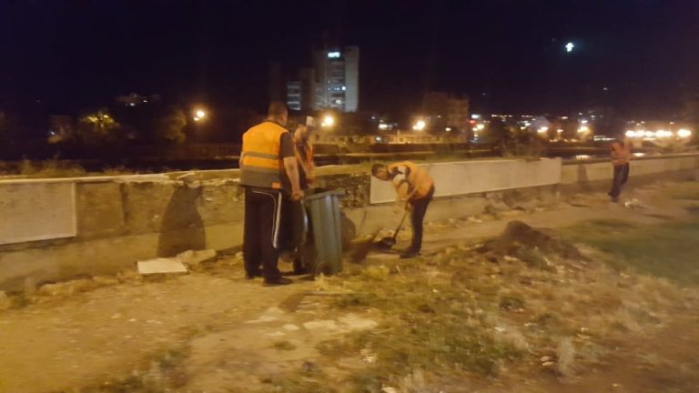 ТРЕТАТА СМЕНА НА „КОМУНАЛНА ХИГИЕНА“ ГИ ИСЧИСТИ ДИВИТЕ ДЕПОНИИ КАЈ МРТ