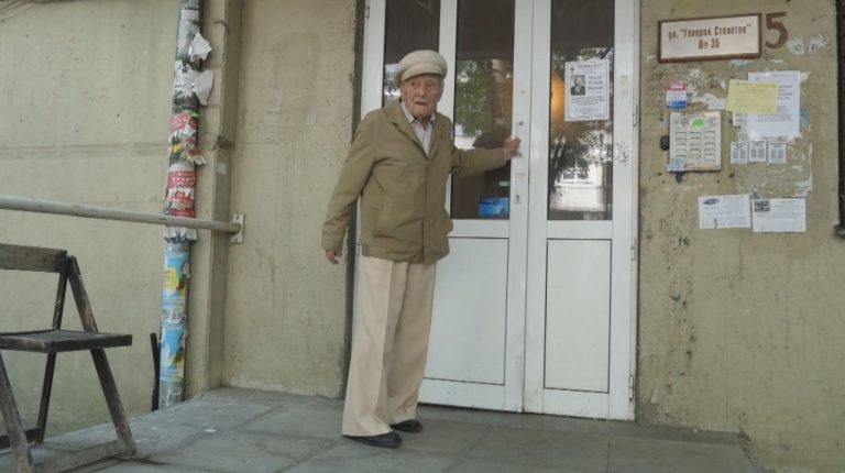 ВИДЕО: ДЕДО МИТКО ОД ВАРНА СО ПОТЕКЛО ОД БИТОЛСКО ЈА ЗНАЕ ТАЈНАТА НА  ДОЛГИОТ ЖИВОТ