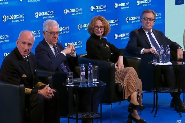 ШЕКЕРИНСКА ОД БРАТИСЛАВА: НАТО ГО ОДРЖА ЗБОРОТ КОН СЕВЕРНА МАКЕДОНИЈА, СЕГА Е НА РЕД ЕУ