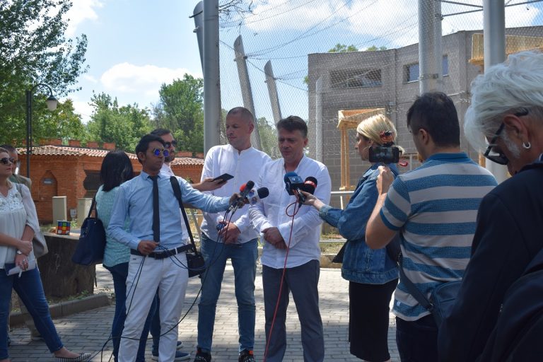 ШИЛЕГОВ НАЈАВИ ОТСТРАНУВАЊЕ НА ФОНТАНИТЕ ВО ВАРДАР И ТЕМЕЛИТЕ НА ПАНОРАМСКОТО ТРКАЛО