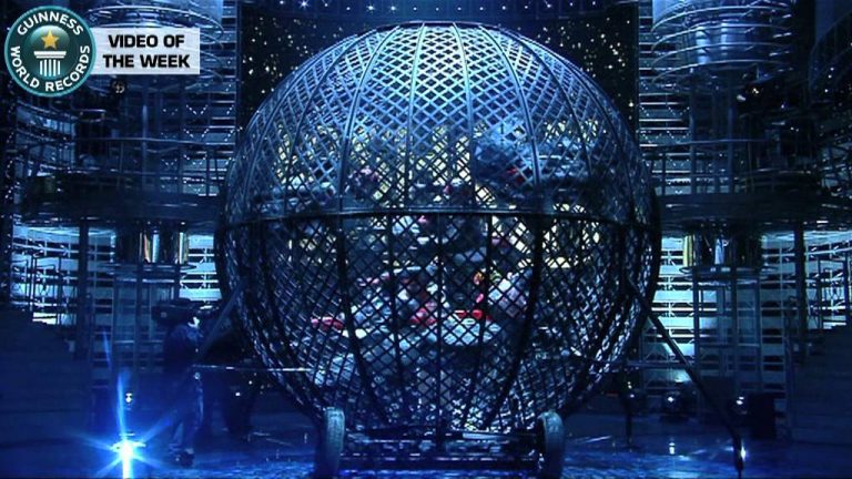 ВИДЕО: ЕВЕ КАКО ИЗГЛЕДА НАЈОПАСНИОТ ПЕРФОРМАНС ВО ЦИРКУСОТ НАРЕЧЕН „ГЛОБУСОТ НА СМРТТА“