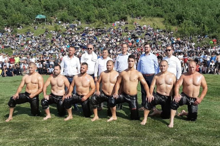 ПРОДОЛЖУВА ПЕТВЕКОВНАТА ТРАДИЦИЈА НА ПЕЛИВАНСТВОТО ВО МАКЕДОНИЈА