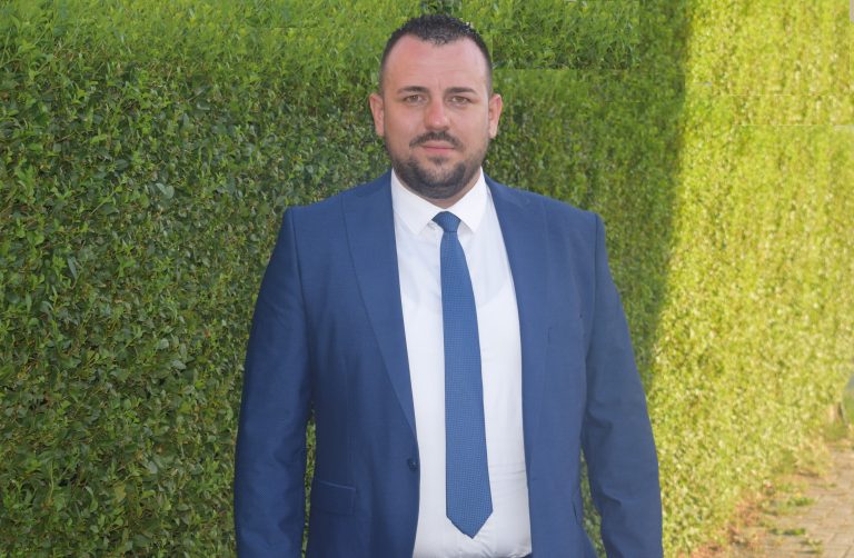 АМА ИЧ НЕ ВЕ ЖАЛИМЕ, НАПРОТИВ ВЕ ПОДДРЖУВАМЕ