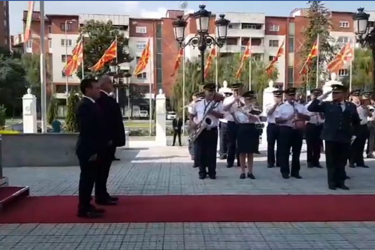 (ВИДЕО) БОРИСОВ ПРЕЧЕКАН СО СИТЕ ПОЧЕСТИ ВО ВЛАДАТА