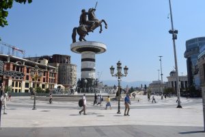 Цените, корупцијата и иселувањето се најголемите грижи на граѓаните на Северна Македонија