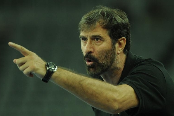 ВУЈОВИЌ ПОЛУДЕ НА ТАЈМ-АУТ: УМРИ, УМРИ БЕ, ДА НЕ ТЕ ГЛЕДАМ ПОВЕЌЕ! (ВИДЕО)