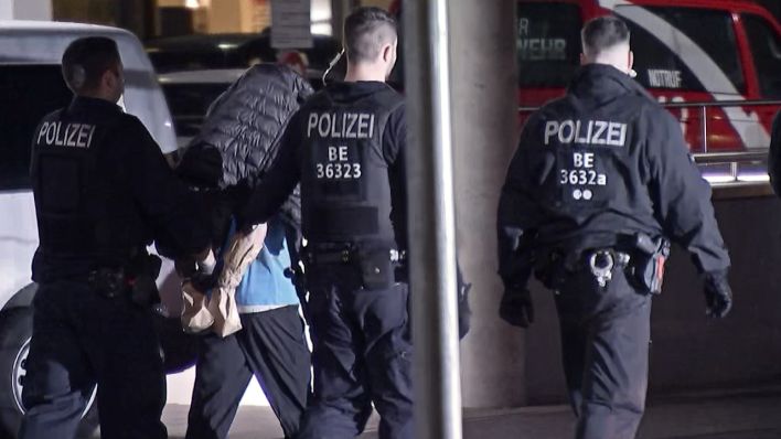 УБИЕН СИНОТ НА ПОРАНЕШНИОТ ГЕРМАНСКИ ПРЕТСЕДАТЕЛ ДОДЕКА ПРЕДАВАЛ МЕДИЦИНА ВО БОЛНИЦА