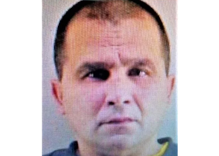 СЀ УШТЕ СЕ ТРАГА ПО ПЕДОФИЛОТ И ГРАБНАТОТО ДЕВОЈЧЕ, СРПСКАТА ПОЛИЦИЈА ОБЈАВИ НАЈНОВА СЛИКА ОД НЕГО