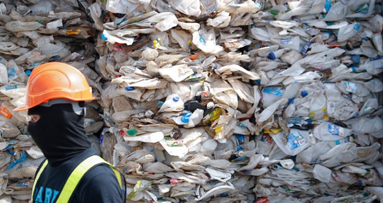 МАЛЕЗИЈА ВРАЌА ОТПАД- ОДБИВА ДА БИДЕ СВЕТСКА ДЕПОНИЈА