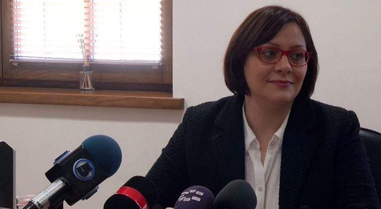 ДОПОЛНИТЕЛНИОТ ЗАМЕНИК МИНИСТЕР ЗА ФИНАНСИИ ТВРДИ ДЕКА НЕ И Е ДОЗВОЛЕН УВИД ВО ДОКУМЕНТАЦИЈАТА