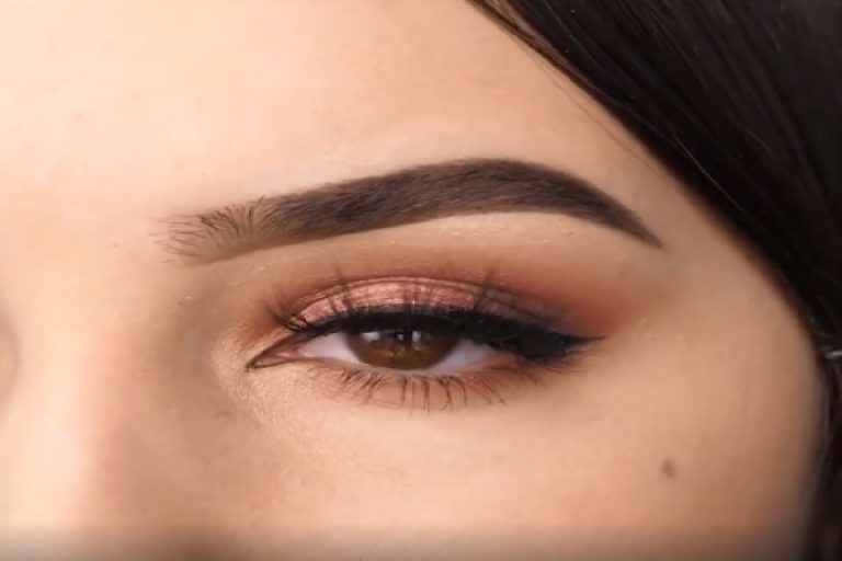 (ВИДЕО) КАКО САМИ ДА СЕ НАШМИНКАТЕ ПРОФЕСИОНАЛНО ВО ДОМАШНИ УСЛОВИ