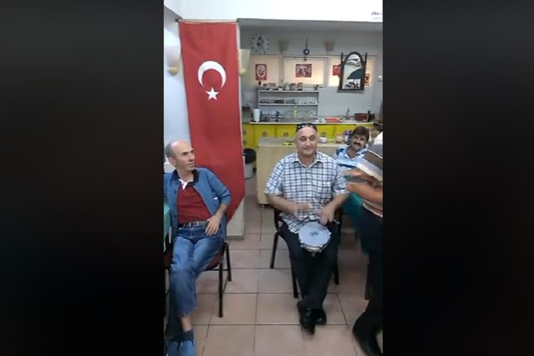 (ВИДЕО) МАКЕДОНСКА ПЕСНА ЕЧИ СРЕДЕ ИЗМИР