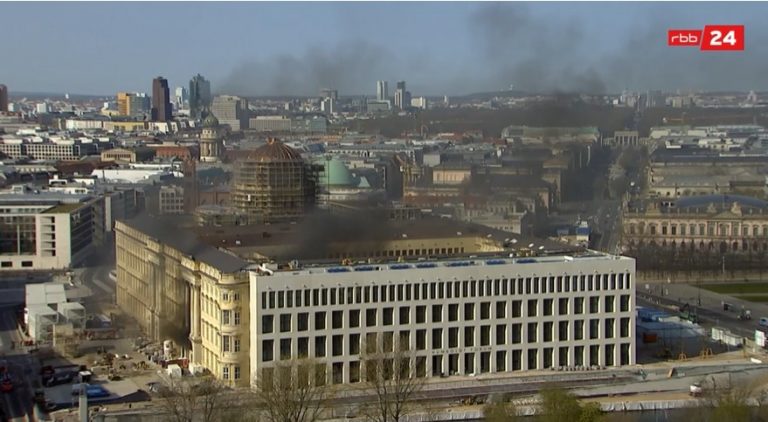 (ВИДЕО)ЕКСПЛОЗИЈА ВО ИЗЛОЖБЕН ЦЕНТАР ВО БЕРЛИН