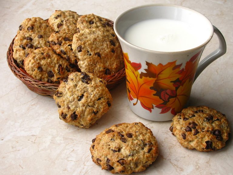 ВКУСНИ КОЛАЧИЊА ОД БАНАНА И ОВЕСНИ СНЕГУЛКИ