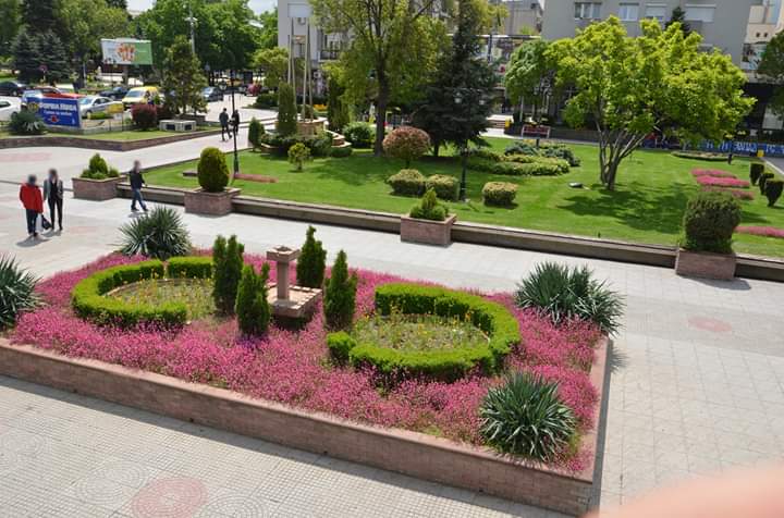 ГДУ КУМАНОВО: ТРЕБАШЕ ШИЛЕГОВ ДА ДОЈДЕ ВО КУМАНОВО ЗА ДА ВИДИ КАКО СЕ УРЕДУВА ГРАДСКИОТ ПЛОШТАД