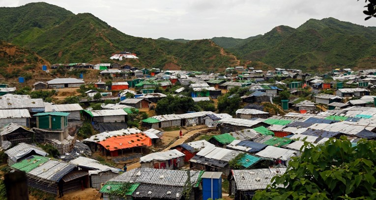 КОРОНАВИРУСОТ ВЛЕЗЕ ВО НАЈГОЛЕМИОТ БЕГАЛСКИ КАМП ВО СВЕТОТ