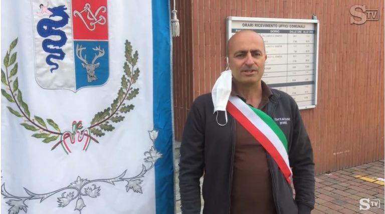 (ВИДЕО) ПОГЛЕДНЕТЕ КАКО ЕДЕН ИТАЛИЈАНСКИ ГРАДОНАЧАЛНИК ГО ПОКАЖА СВОЈОТ РЕВОЛТ КОН МЕРКИТЕ НА ВЛАДАТА ВО РИМ