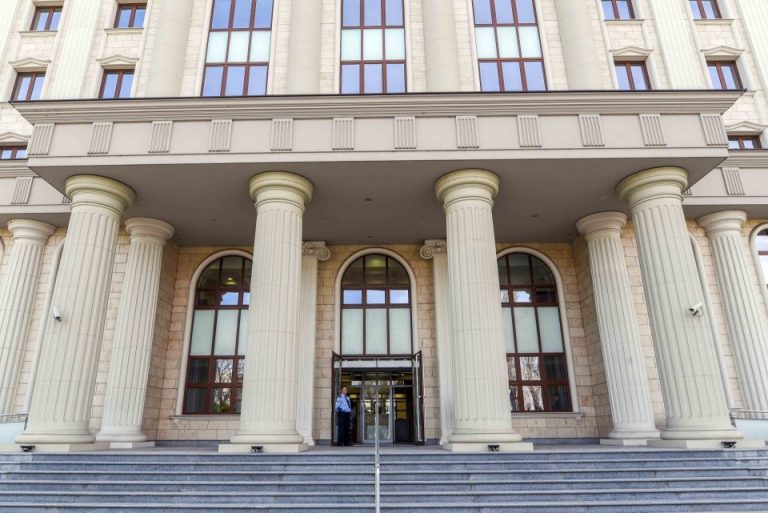 Осомничените за измама при купување парцели за изградба на фотонапонски волтаици на распит во Кривичниот суд