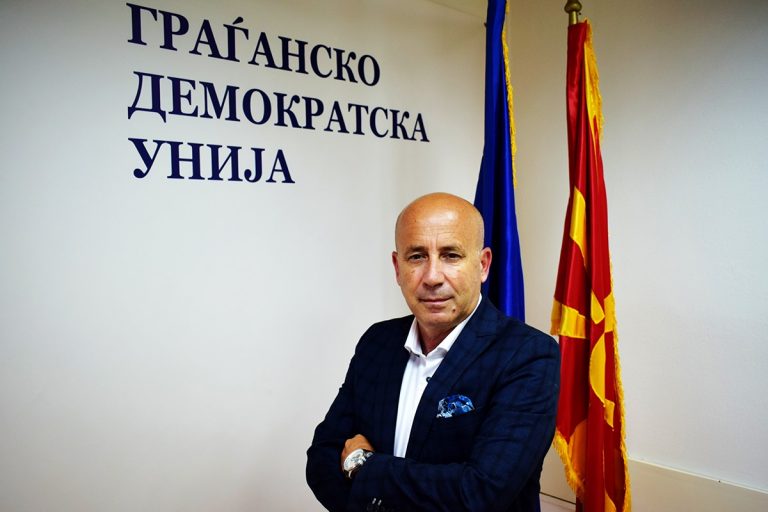 МИТРЕВ: ВАЖНО Е ДА ГИ ЗАДРЖИМЕ МЛАДИТЕ ЛУЃЕ ВО МАКЕДОНИЈА