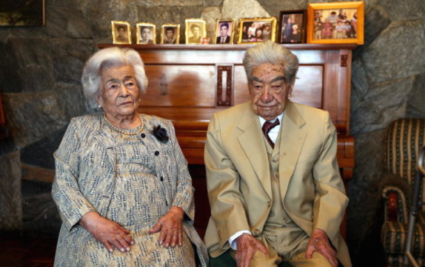 ФОТО: ПОГЛЕДНЕТЕ ЈА МАКАТА ВО ОЧИТЕ НА ОВОЈ МАЖ… 79 ГОДИНИ ТРПИ ЕДНА ИСТА ЖЕНА