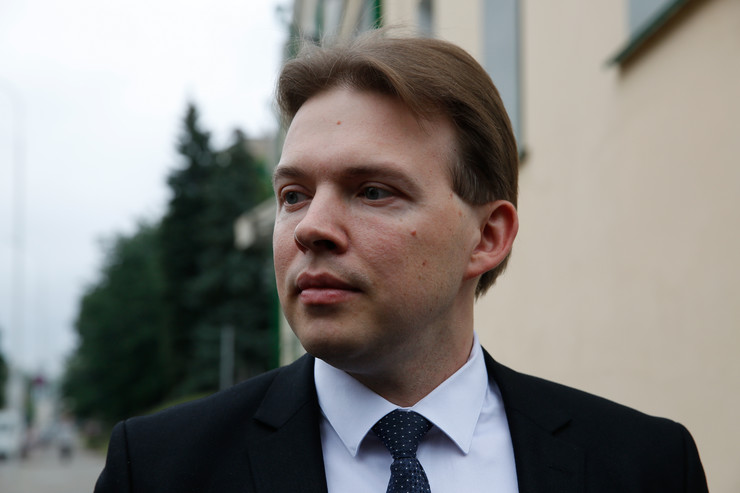 ПО МАРИЈА КОЛЕСНИКОВА, МАСКИРАНИ ЛИЦА УАПСИЛЕ И БЕЛОРУСКИ ОПОЗИЦИСКИ ПОЛИТИЧАР