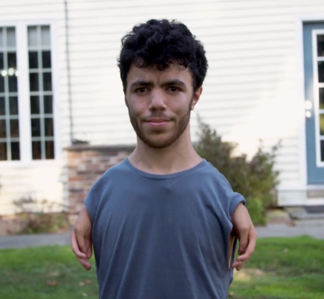 (ВИДЕО)НЕМА РАЦЕ И КОЛЕНА НО Е ТИК ТОК ЅВЕЗДА