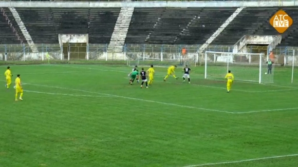 (ВИДЕО) САМ СИ ГО КЛАДЕ НА РОМАНСКИ НАЧИН