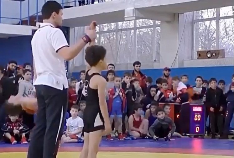 (ВИДЕО) МОМЕНТОТ КОГА НЕ МОЖЕШ ДА ГО ПРИФАТИШ ПОРАЗОТ