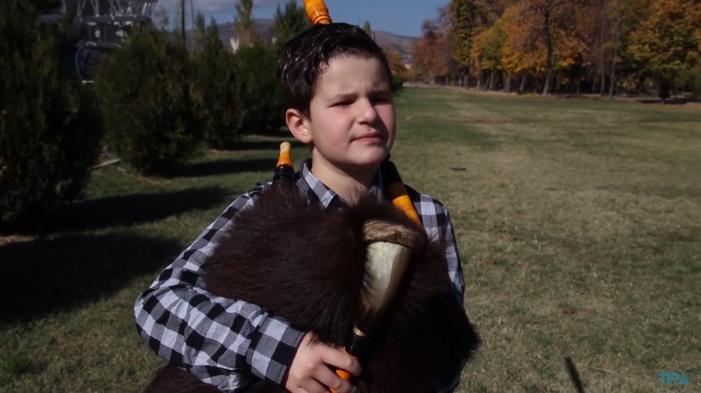 (ВИДЕО) ТЕО ОД БИТОЛА КАКО ШТО ТРГНАЛ ЕДЕН ДЕН ЌЕ ГО НАСЛЕДИ ПЕЦЕ АТАНАСОСКИ