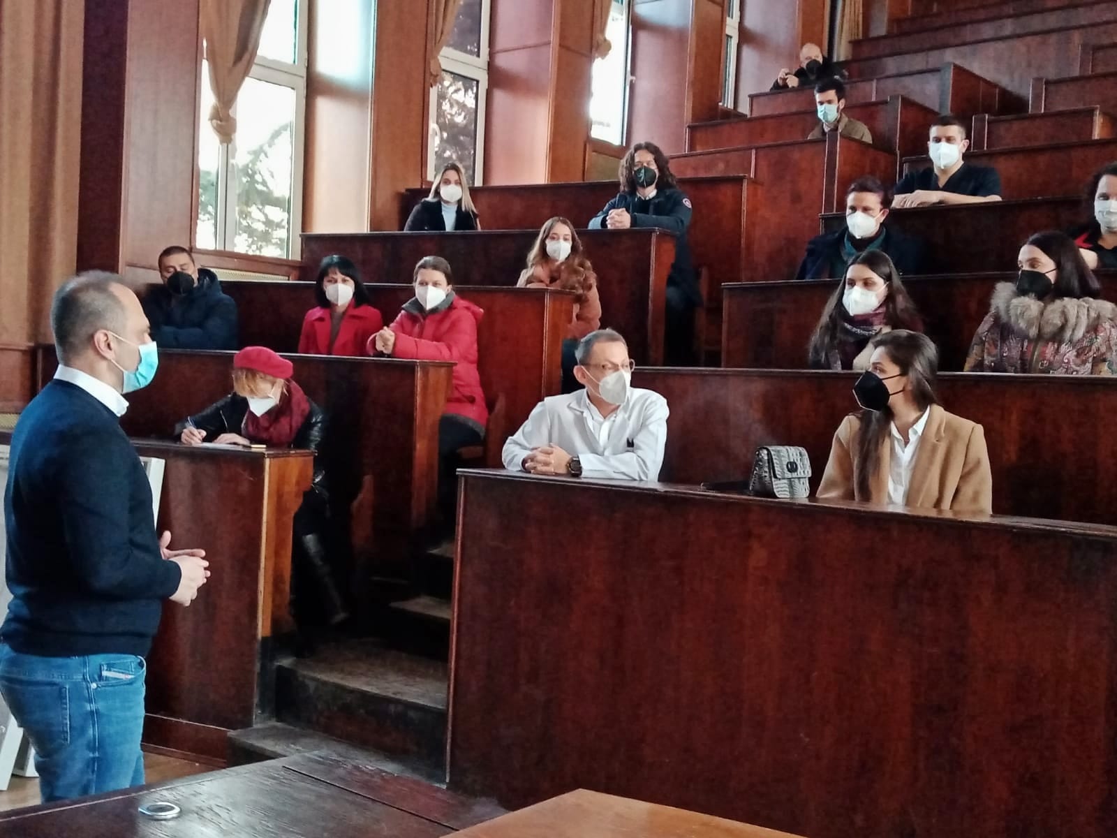 СТУДЕНТИТЕ ОД ШЕСТА ГОДИНА НА МЕДИЦИНСКИОТ ФАКУЛТЕТ СЕ ВКЛУЧУВААТ ВО РАБОТАТА НА КОВИД ЦЕНТРИТЕ