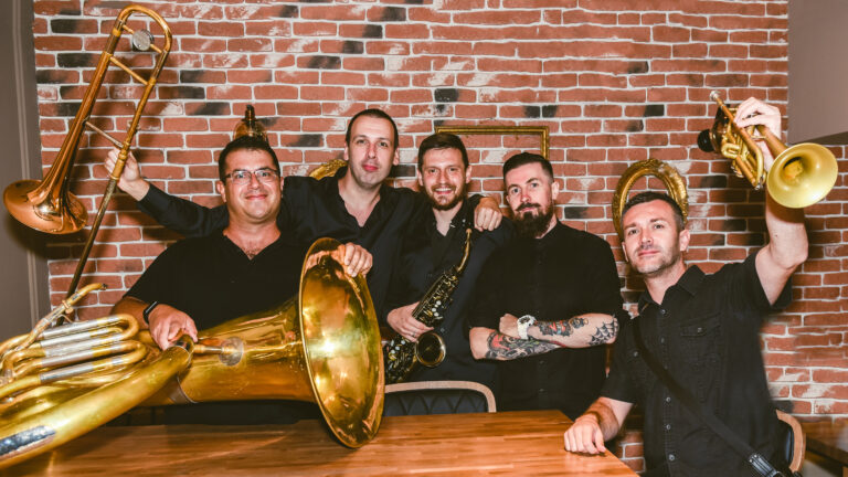 Нова песна и видеозапис на Brass Brothers – „Take my Hand”