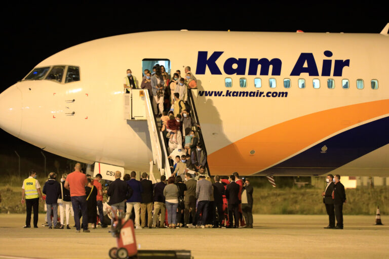 Нови 131 граѓанин на Авганистан пристигнаа во Скопје, државата ја напуштиле 84