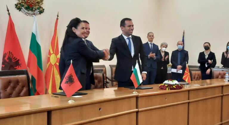 Бугарија, Македонија и Албанија потпишаа договор, Коридорот 8 да биде готов до 2030-та година