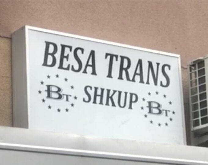 Комбиња на „Ројал Травел“ и „Беса Транс 2“ фатени како на диво превезуваат деца до Попова Шапка