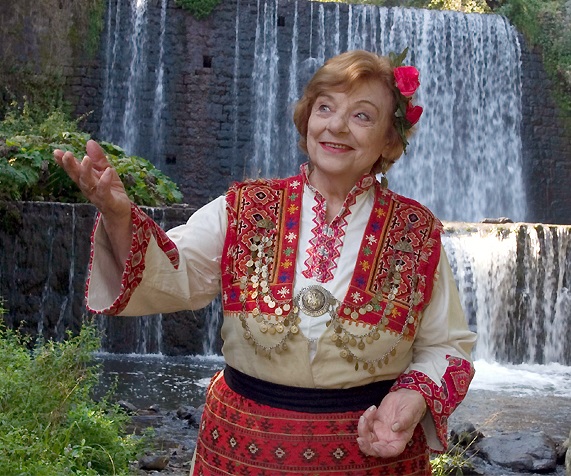 (Видео) Одбележуваме 6 години од смртта на големата Љубка Рондова