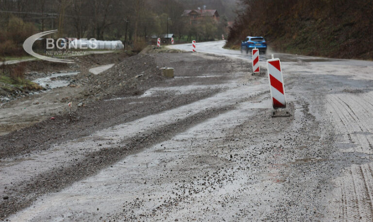 Коридор №8: Од Ѓуешево до Крива Паланка – дупки, локви, темнина и … малку асфалт