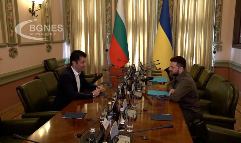 Петков се сретна со Зеленски во Украина: Бугарија ќе поправа украинска воена техника и ќе купува евтина украинска струја